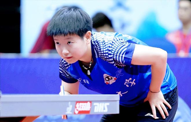 替补席以连 替补席以连