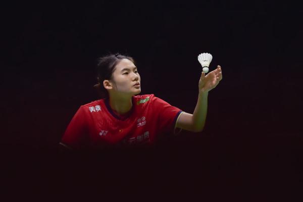 外媒：下赛季欧冠联赛阶段用球将采用白+薄荷绿+紫创新配色（外媒：下赛季欧冠联赛阶段用球将启用白、薄荷绿与紫的全新配色）